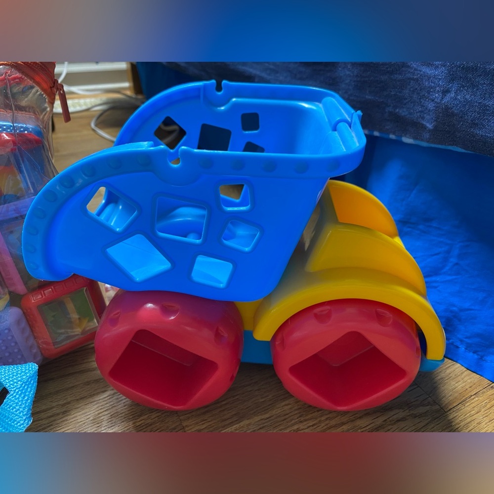 Fisher Peek-a-Blocks Rollin' Rumblin' Dump Truck sensory blocks - Picture 2 of 5